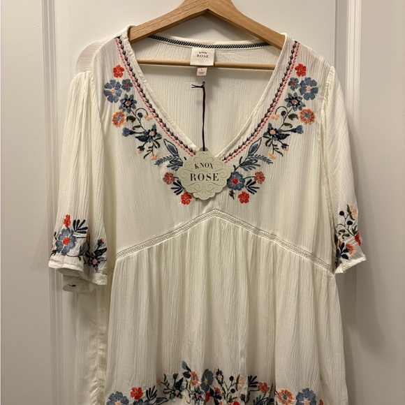 Knox Rose White Floral Embroidered Blouse - Picture 3 of 8